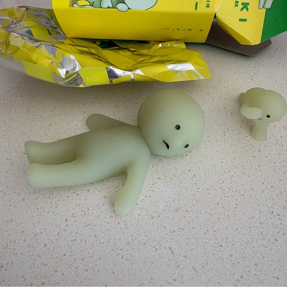 Smiski Hiding Series 1 with Little Peeking Smiski!!!! - Picture 4 of 13